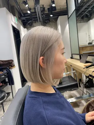 ショート カラー FOLK所属・白髪ぼかしハイライト バレイヤージュヤマトのヘアスタイル