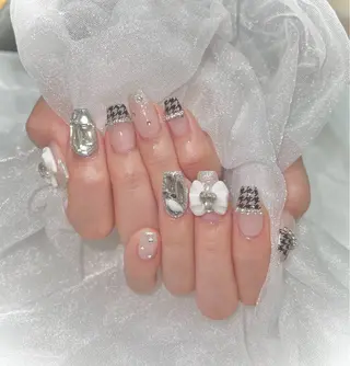 ネイル ちゅるんネイル🪄 耳ツボジュエリー🔗のネイルデザイン