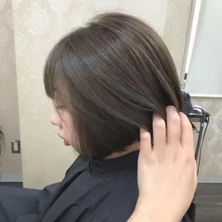 ショート カラー 赤阪 優奈のヘアスタイル