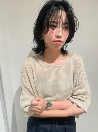 ミディアム パーマ ブリーチなし 寒色カラーのヘアスタイル