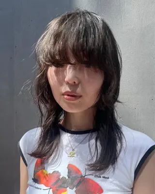 ミディアム Vicky オリーブ メンズカジュアルのヘアスタイル