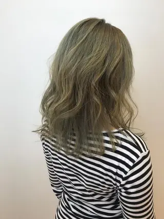 セミロング カラー 湯浅 了一のヘアスタイル