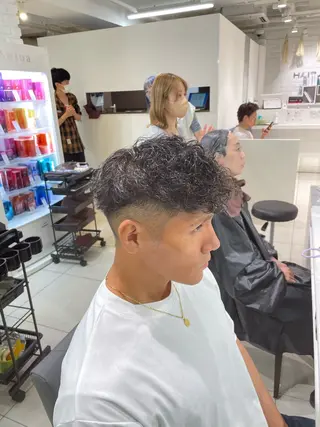 ショート パーマ メンズ フェザーパーマ職人 🪶ryosukeのヘアスタイル