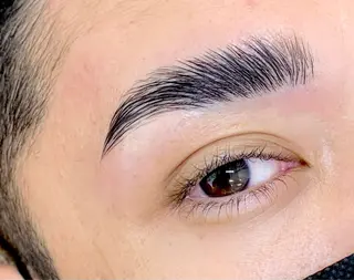 メンズ アイブロウ 浦添 Le’a【レア】のマツエク・マツパデザイン