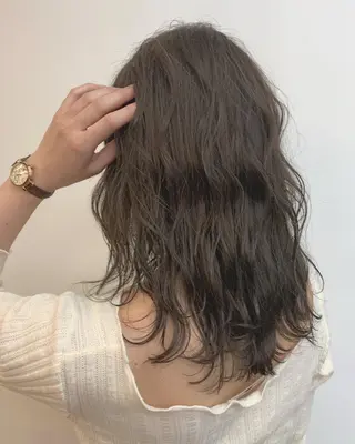 ミディアム 透明感/オリーブ/ グレージュ/YUKAのヘアスタイル