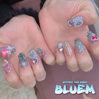 ネイル BLUEM なな🐶のネイルデザイン