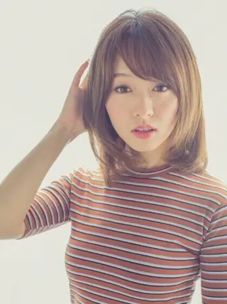 ミディアム ブリーチ無し白髪ぼか し/艶髪/津嘉山のヘアスタイル