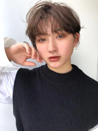 ショート カラー Loom.所属・村上雅人 ナチュラルモードのヘアスタイル