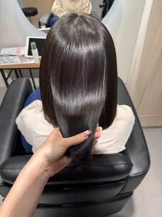 ミディアム NAVY 橋本心 縮毛矯正のヘアスタイル