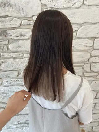 セミロング カラー 浅岡 のどかのヘアスタイル