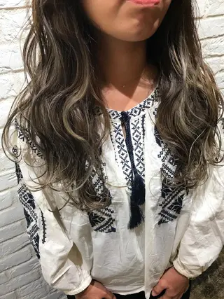 ロング カラー UMEDA FIGAROのヘアスタイル