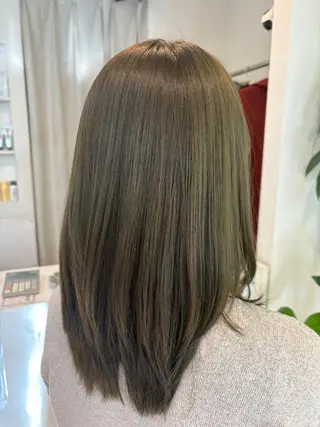 セミロング フクゾエ ユカリのヘアスタイル