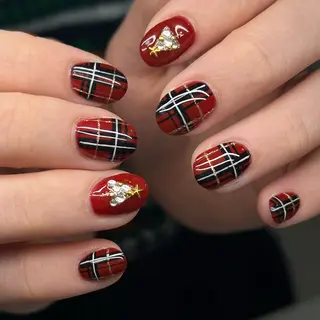 ネイル ⁸ᵃᵖᵖʸ🐝⋆゜ MöEのネイルデザイン