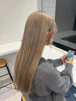 ロング カラー THE SKY所属・水口 友希のヘアスタイル