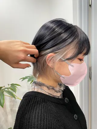 ショート カラー ミルクティー× グレージュMOMOのヘアスタイル