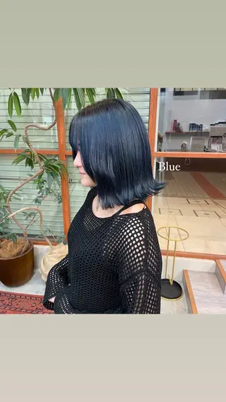 ミディアム カリン/ カット・ブリーチのヘアスタイル