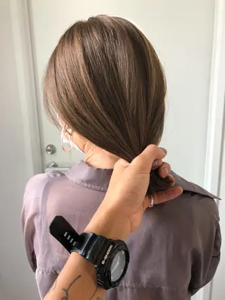 ミディアム カラー 岡本康平/ボブ /ブリーチ/レイヤーのヘアスタイル