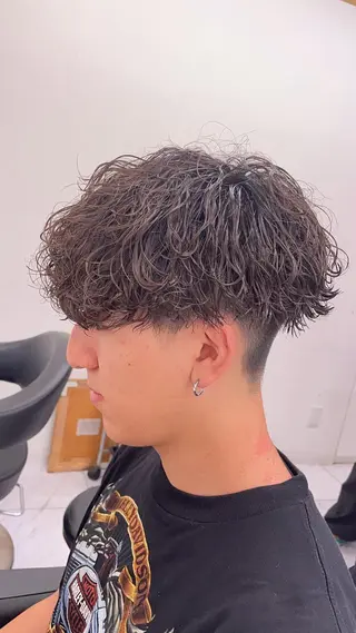 ショート パーマ ヘアアレンジ メンズ 艶カラー の達人のヘアスタイル