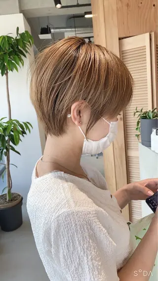 ショート レイヤーカット/ 顔まわり/アオイのヘアスタイル