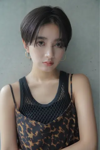 ショート カラー 祝田 巳幸のヘアスタイル