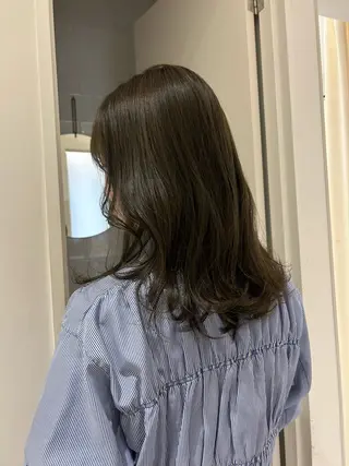 セミロング カラー オリーブベージュ/ ブリーチなし透明感のヘアスタイル