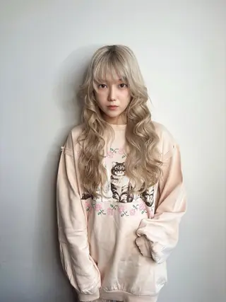 ロング 鈴木瑛里／ブロンド ベージュ／男女のヘアスタイル