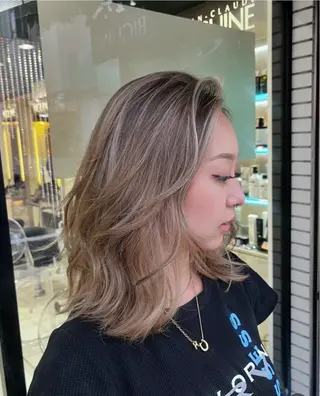 ミディアム ジャンクロードビギン 下北沢店所属・RUNA/ バレイヤージュカラーのヘアスタイル