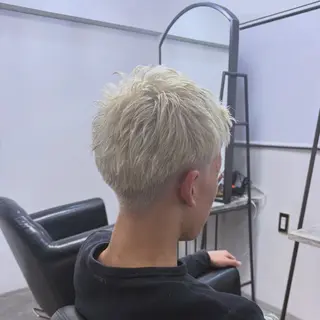 ショート カラー tranq Isseiのヘアスタイル