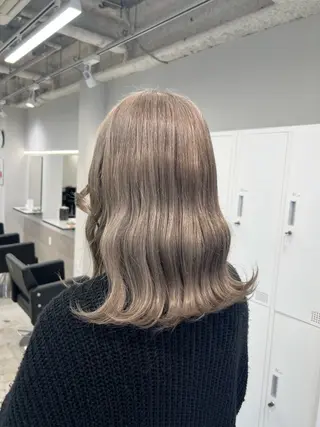 ミディアム maya レイヤーカットのヘアスタイル