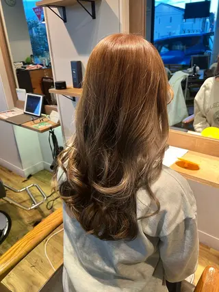 ロング カラー ツキダテ ユイのヘアスタイル