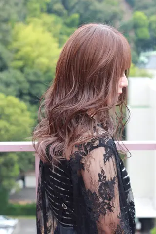 ロング カラー Viage （ビアージュ）のヘアスタイル