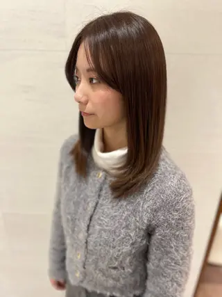 セミロング 伊藤 アユミのヘアスタイル