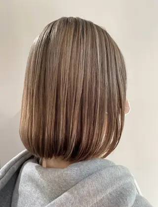 ショート カラー 赤みゼロベージュ 🤎MISAKIのヘアスタイル