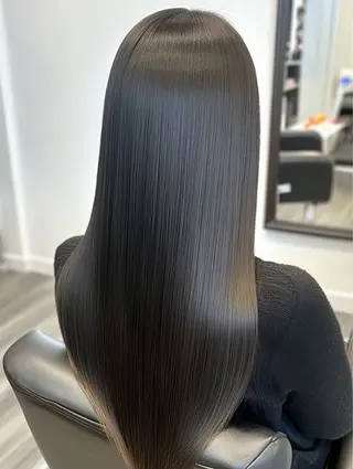 セミロング 艶髪デザイナー ユウタ｜髪質改善特化のヘアスタイル