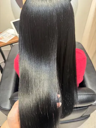 ロング NAVY 橋本心 縮毛矯正のヘアスタイル