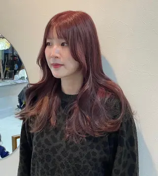 ロング カドムラ モエのヘアスタイル