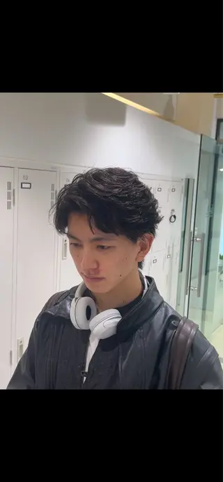 ショート カラー パーマ メンズ 【シャドウパーマ センターパート】義心のヘアスタイル