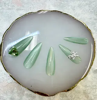 ネイル Queeens nailのネイルデザイン