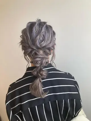 セミロング ヘアアレンジ mano+所属・haruka 🐈のネイルデザイン