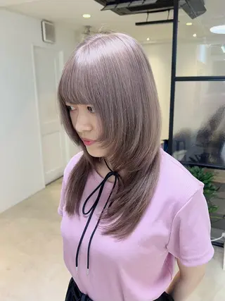 セミロング Ami ブリーチ/ハイトーンのヘアスタイル