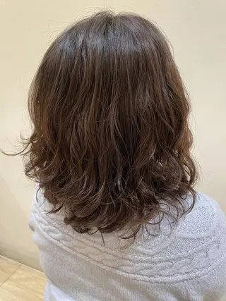 セミロング パーマ ヘアメイクウィル所属・蓮田 葵のヘアスタイル