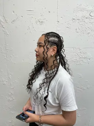 セミロング ヘアアレンジ コーンロウ／ブレイズ SYUのヘアスタイル