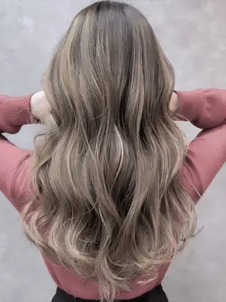 カラー FÜRSTIN所属・西村髪質改善 ブリーチ縮毛矯正のヘアスタイル