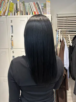 セミロング カラー トロワエピ表参道所属・ニシムラ アヤカのヘアスタイル