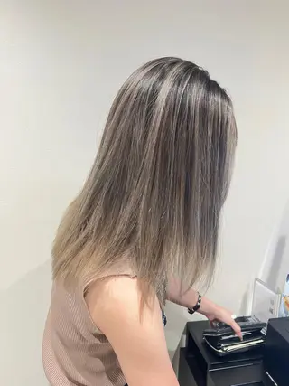 ミディアム 顔タイプ診断®︎ ハイトーンカラーのヘアスタイル