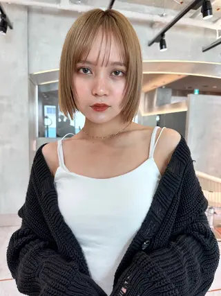 ショート カラー TATSUブリーチ/ ミルクティーベージュのヘアスタイル