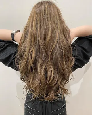 ロング カラー 石田 優菜のヘアスタイル