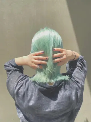 ミディアム カラー センターパート/ 暖色カラーayuのヘアスタイル