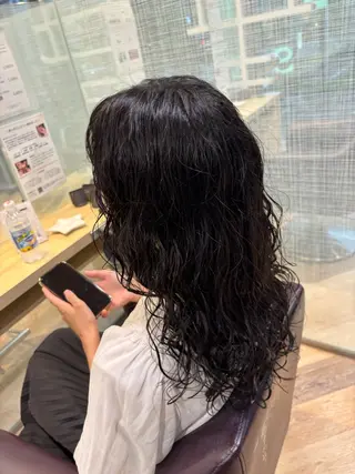 ミディアム パーマ ゆい/パーマ/レイヤ ー/似合わせカラーのヘアスタイル