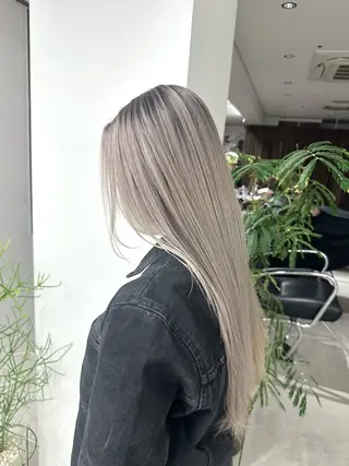 ロング Mei/ハイトーン/ シャドールーツのヘアスタイル